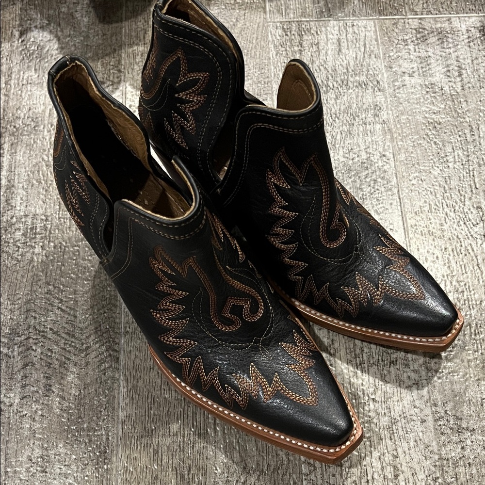 Ariat Black Leather Western Ankle Boots with Brown Stitching